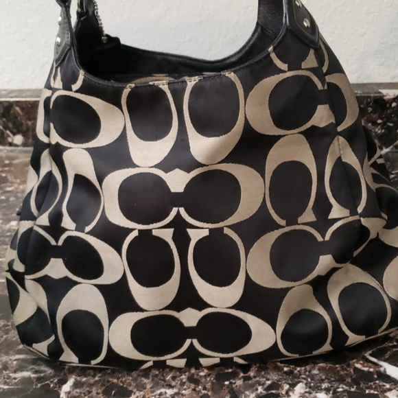 Authentic coach purse - Picture 4 of 7